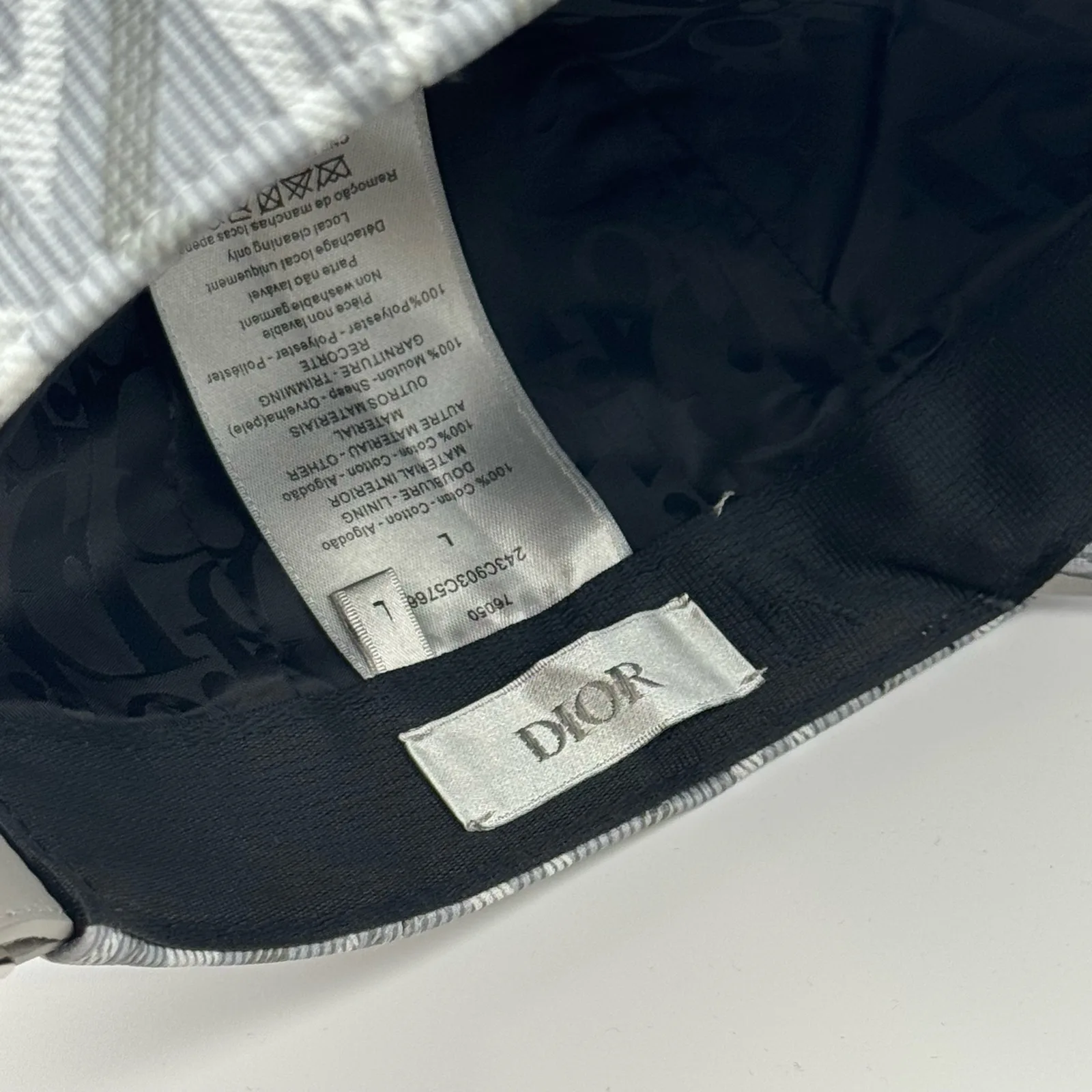 Close-up of the interior label on the grey CD Diamond cap.