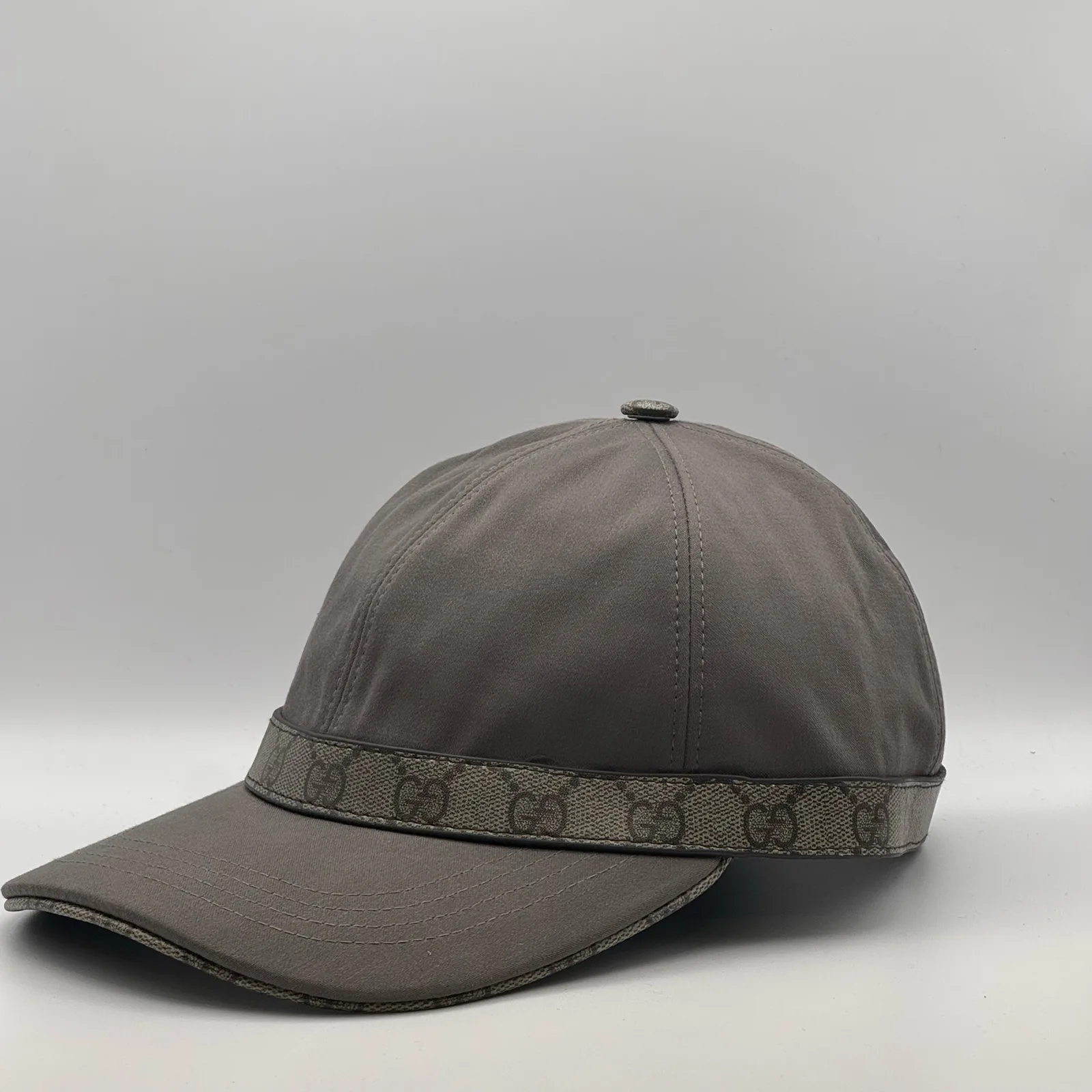 Grey GG band cap, side profile view