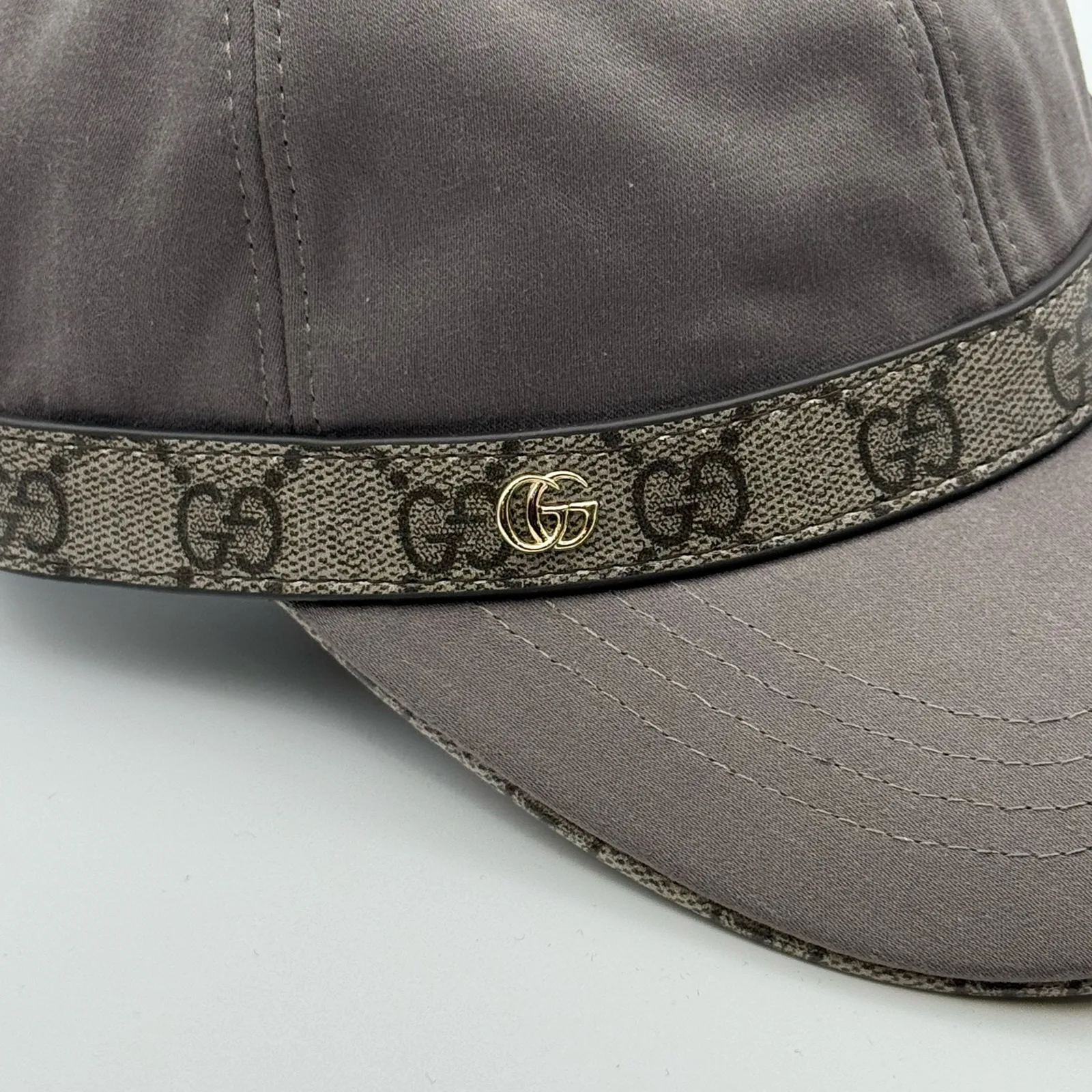 Close-up of GG canvas brim band and logo patch
