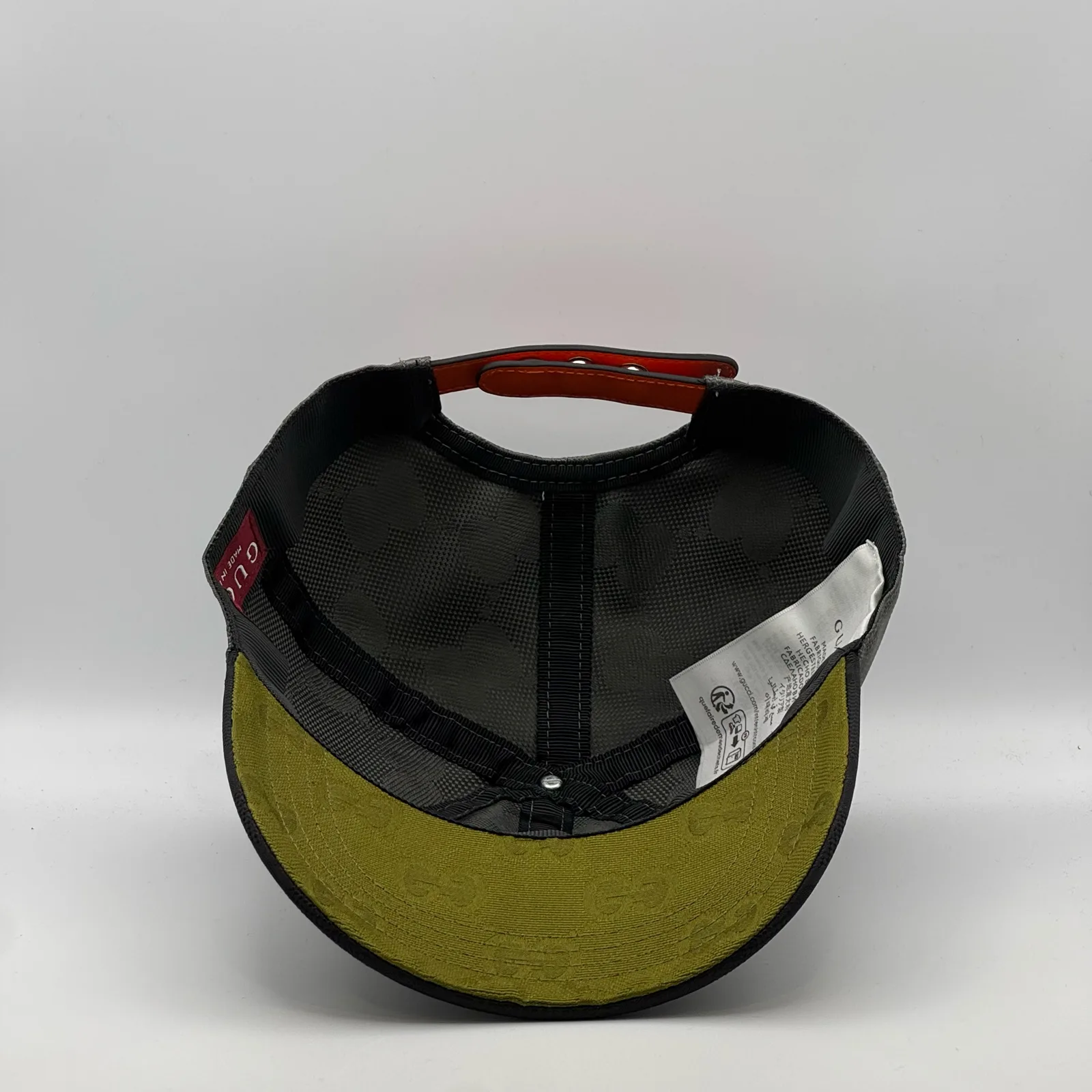 Grey GG cap interior, olive lining and brand tag