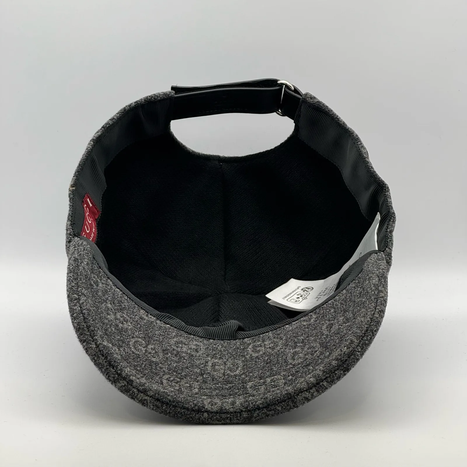 Charcoal GG wool cap interior, black lining with brand tag