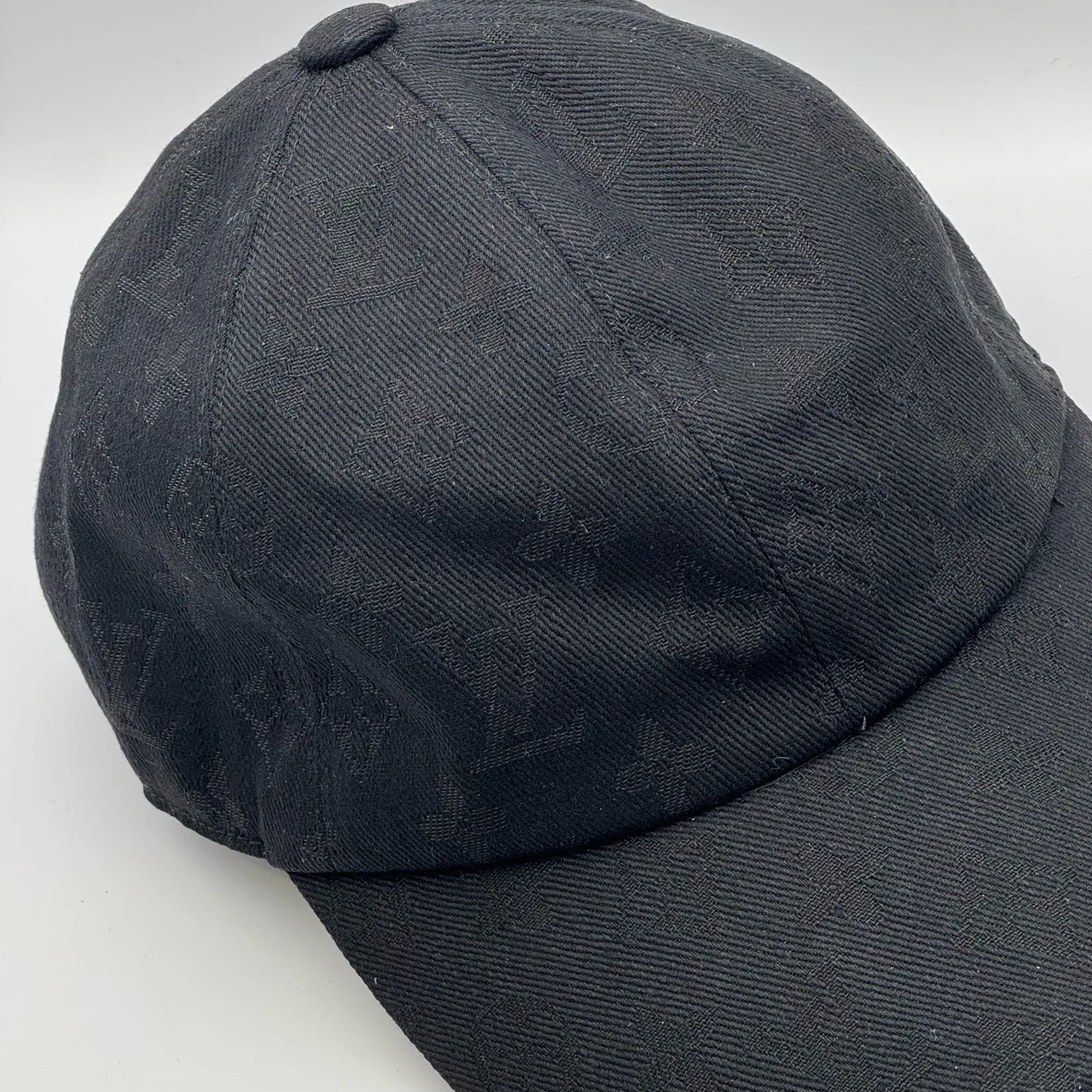 Close-up of the tonal jacquard weave texture on the crown.